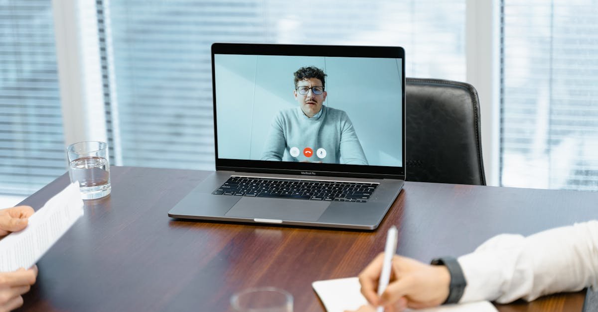 Kamera, światło, praca! Jak przygotować się do rozmowy rekrutacyjnej online i wygrać z konkurencją