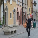 Po kolacji w drogę: 10 minut ruchu dla lepszego snu i lżejszego brzucha